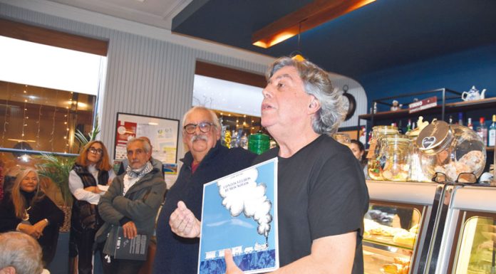 Livro “Santa-Bárbara capista de Zeca” foi apresentado no Café Central pelos autores