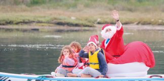 A chegada do Pai Natal à Lagoa de Óbidos…numa prancha de Stand Up Paddle