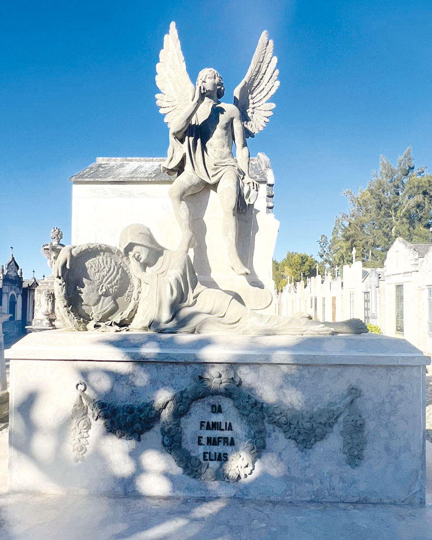 Conjunto escultórico da família Mafra Elias recuperado