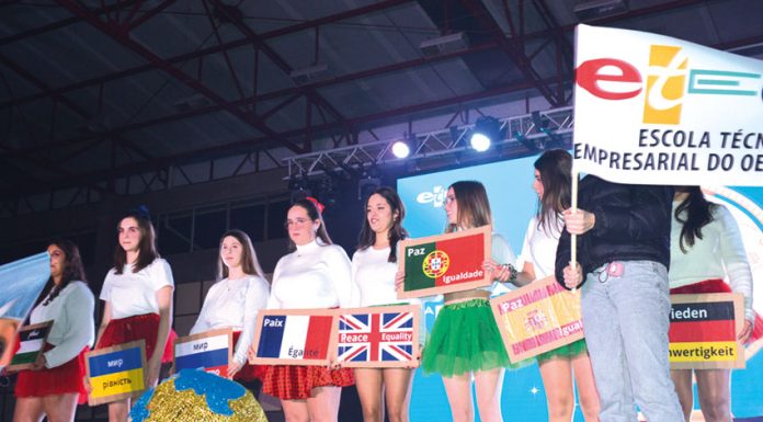 Festa de Natal da ETEO mostrou como promover a paz no mundo