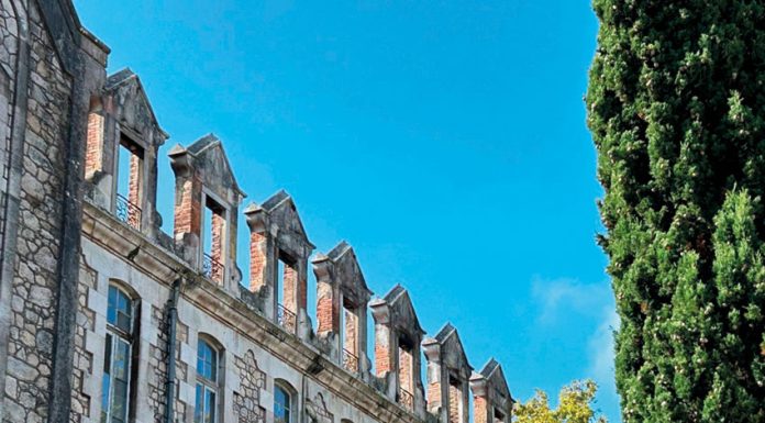 Hotel nos Pavilhões começará pelo telhado