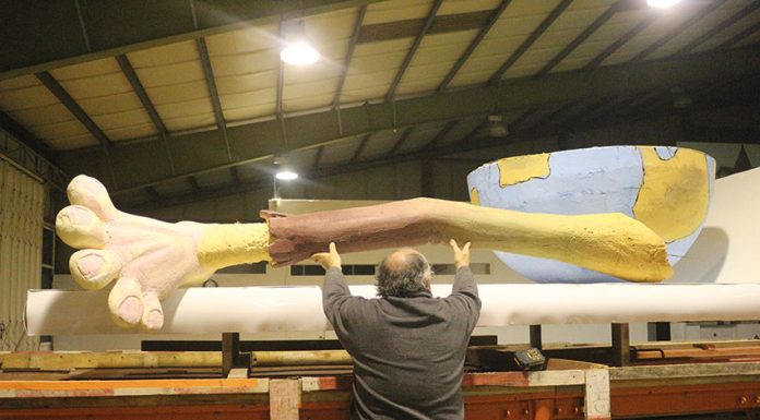 O Carnaval deste ano já mexe nas Caldas. Os reis já foram escolhidos, mas continuam em segredo. As associações já trabalham nos carros e fatos