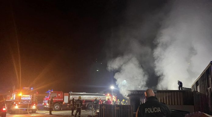 Estaleiro de empresa de construção em madeiras ardeu na Zona Industrial