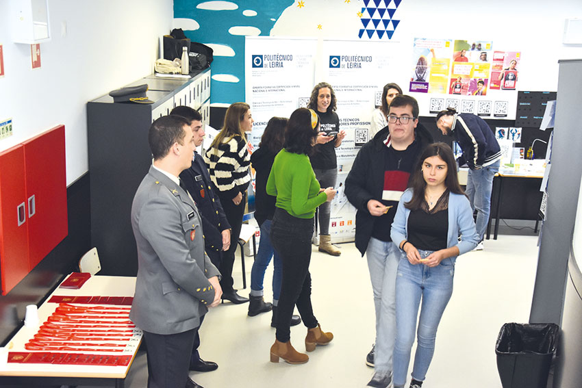 Universidades e Forças Armadas foram  à escola mostrar o que fazem