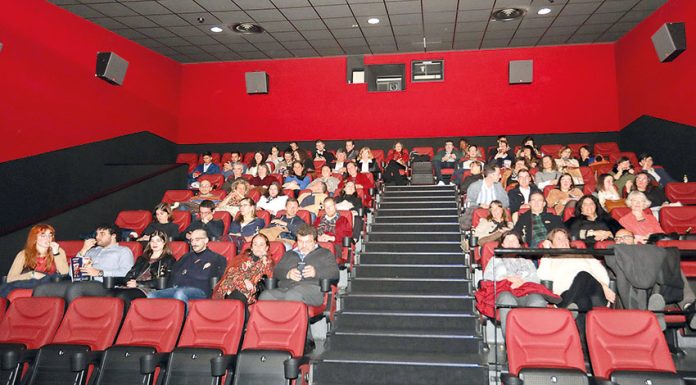 Barbie levou quase 10 mil pessoas ao cinema, mas setor mantém-se em baixa