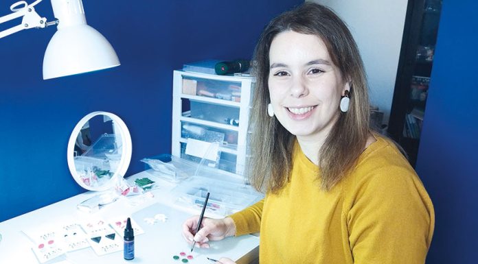 Ana Anastácio cria as suas próprias peças de bijuteria