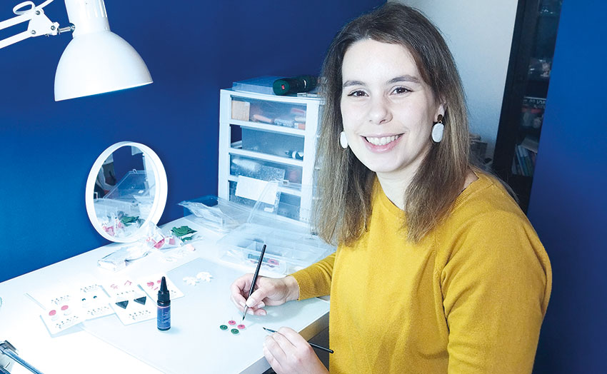 Ana Anastácio cria as suas próprias peças de bijuteria