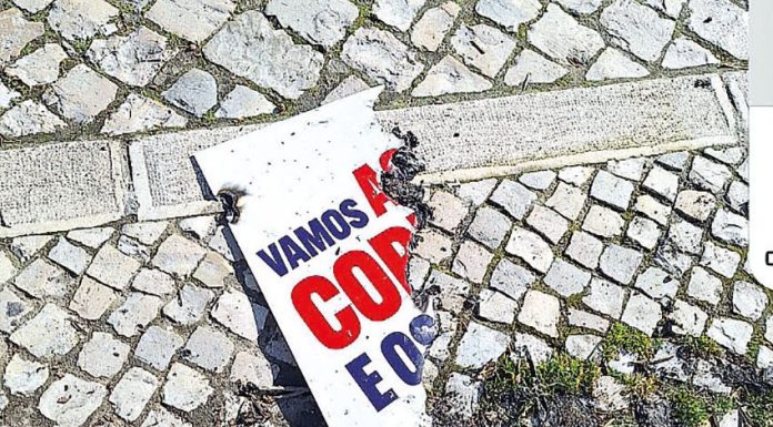Chega condena destruição de cartaz de campanha