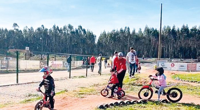 Moticiclismo: Parte Manetes recebeu perto de 100 crianças em ação de promoção do trial