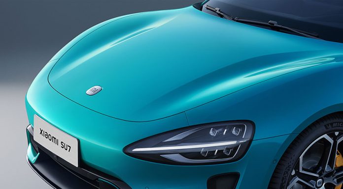 Gigantes dos telemóveis abrem mercado