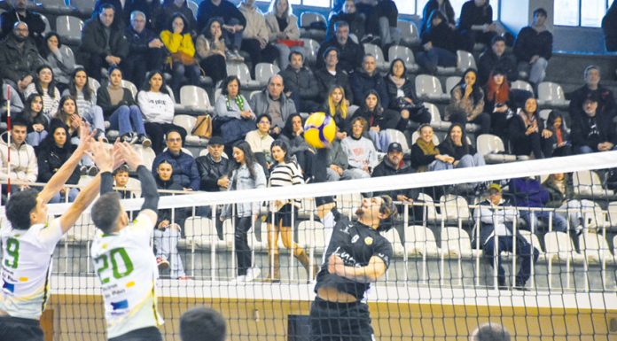 Voleibol: Madalena foi mais forte no duelo de líderes