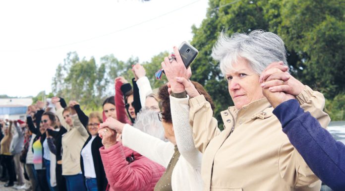População juntou-se para pedir obras na escola primária do Coto