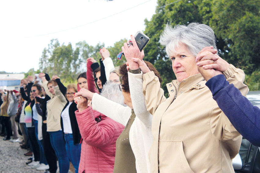 População juntou-se para pedir obras na escola primária do Coto