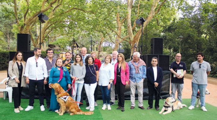 Rotary Club das Caldas ofereceu cão-guia a campeã de surf