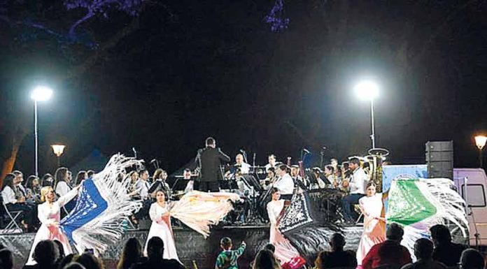 Bandas e cinema ao ar livre no Parque no CCC Fora de Portas
