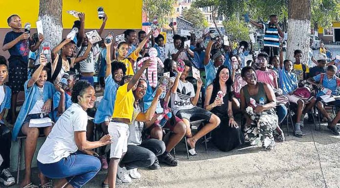 Caldense levou kit de acolhimento a alunos imigrantes até Cabo Verde