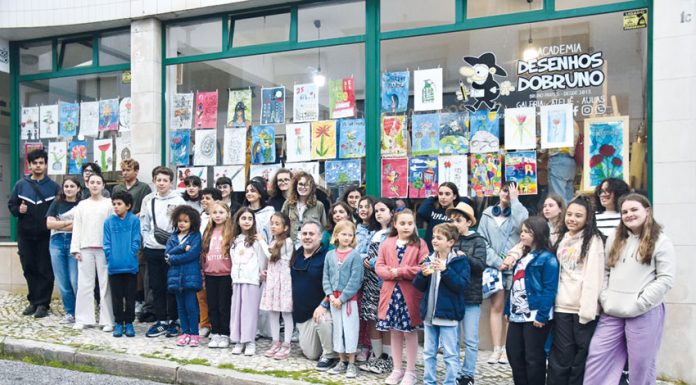 Desenhos do Bruno Academia é montra criativa do 25 de Abril de 1974