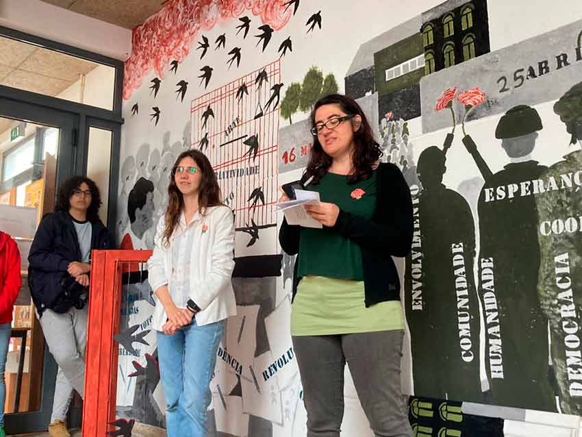 Mural “Janelas da Liberdade” homenageia 25 de abril