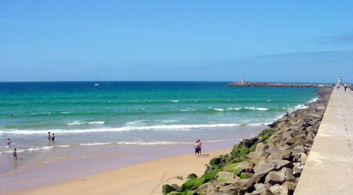 Praia do Molhe Leste em Peniche Interditada a Banhos