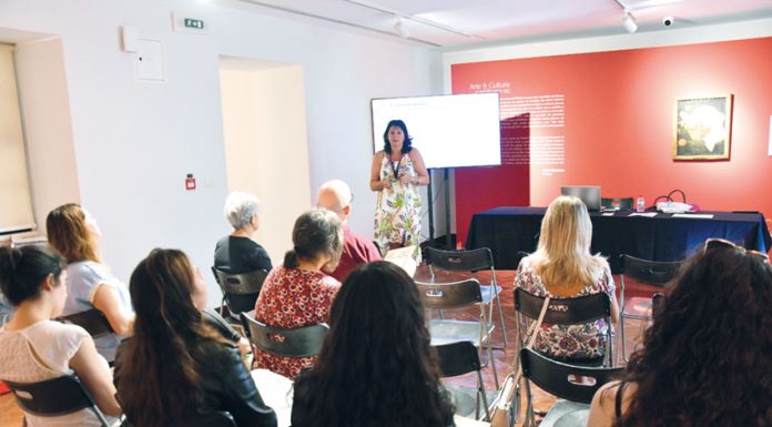 Especialistas debateram o suicídio e estratégias para o prevenir