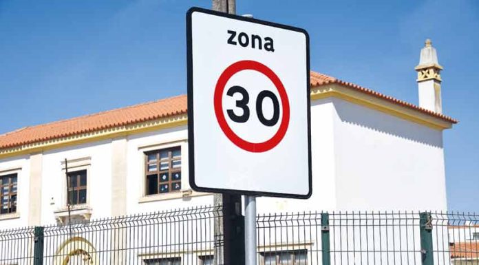 Implementação de zonas 30 junto a todas as escolas da cidade