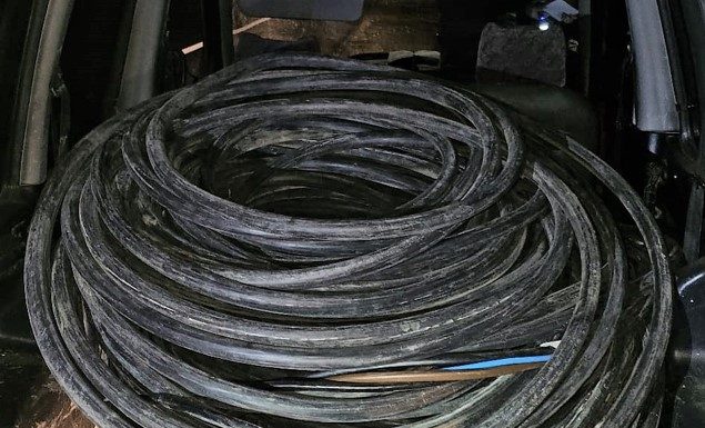 Dois homens apanhados por suspeita de furto de cobre na Benedita