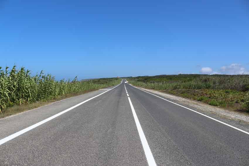 Hotel, golfe e casas na Estrada Atlântica