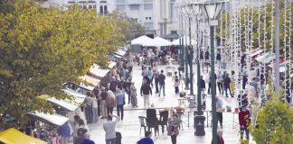 Artesanato local e de outras regiões reuniu-se na Praça