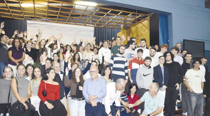 Escola Secundária Raul Proença entregou diplomas aos finalistas