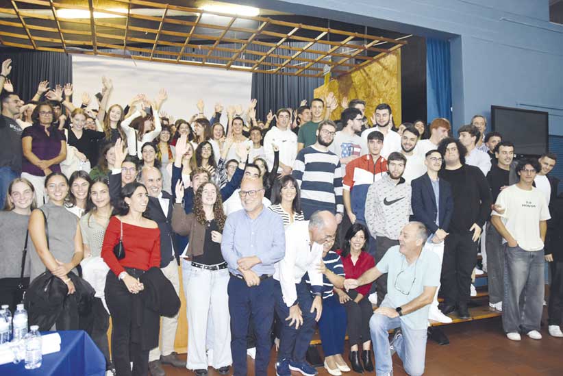 Escola Secundária Raul Proença entregou diplomas aos finalistas