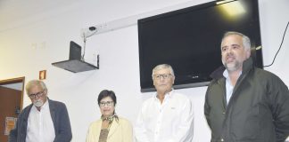 Apresentar o primeiro livro na terra natal