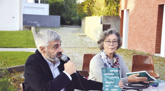 DGArtes lançou livro que reúne cerâmica, bordados e cutelaria das Caldas da Rainha