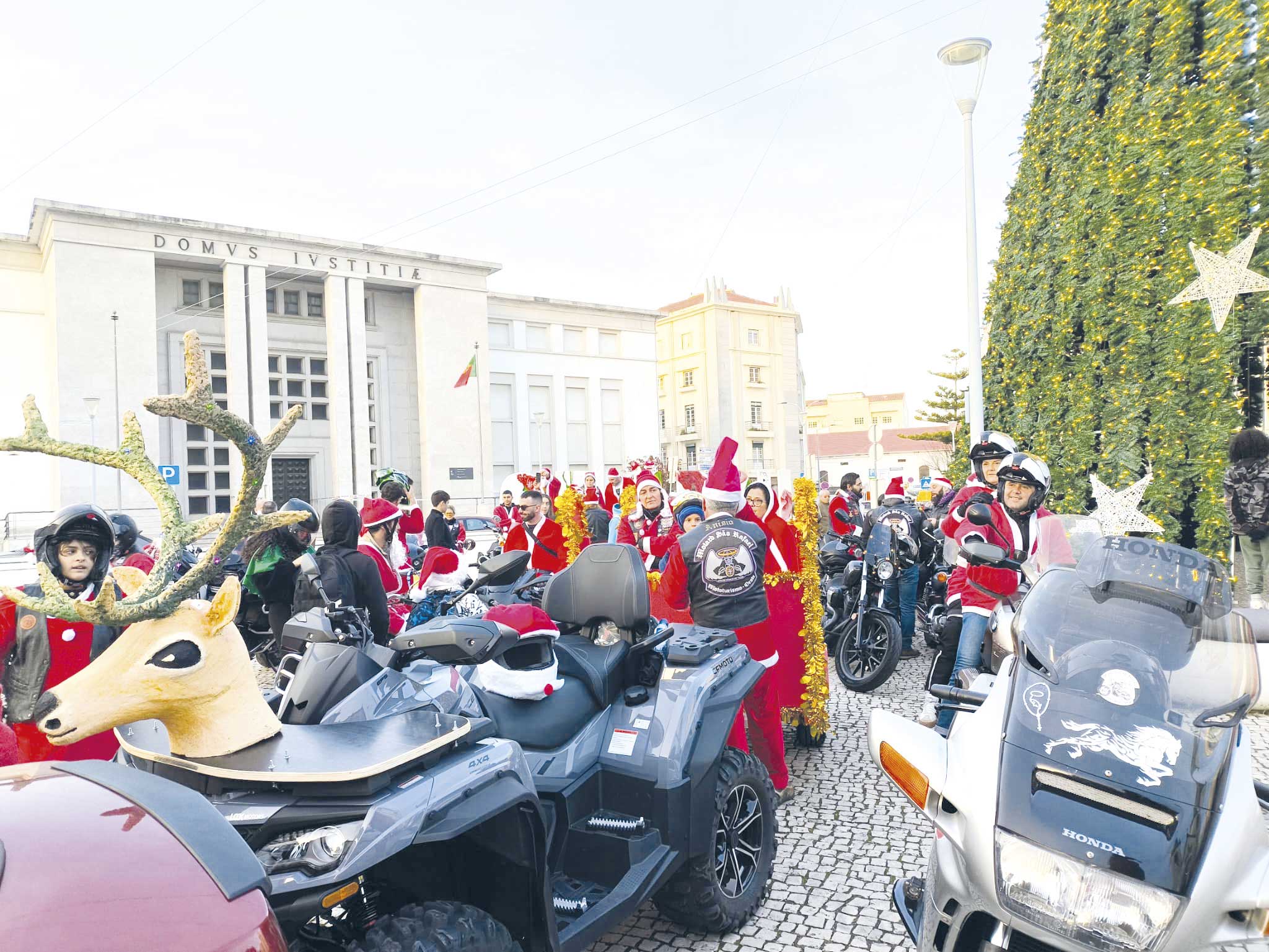 Pais Natais Motards distribuíram presentes