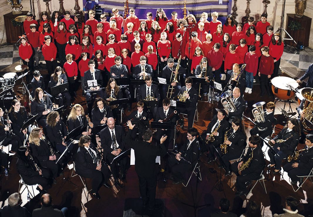 Concerto em Óbidos junta coralistas e banda filarmónica