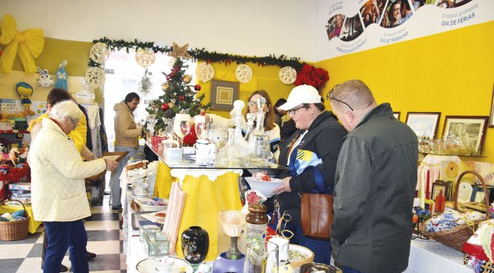 Há lojas solidárias que ajudam quem precisa