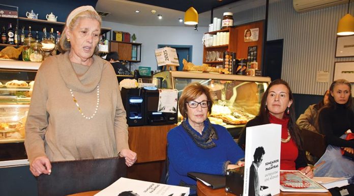 Livro sobre Zeca Afonso no Café Central