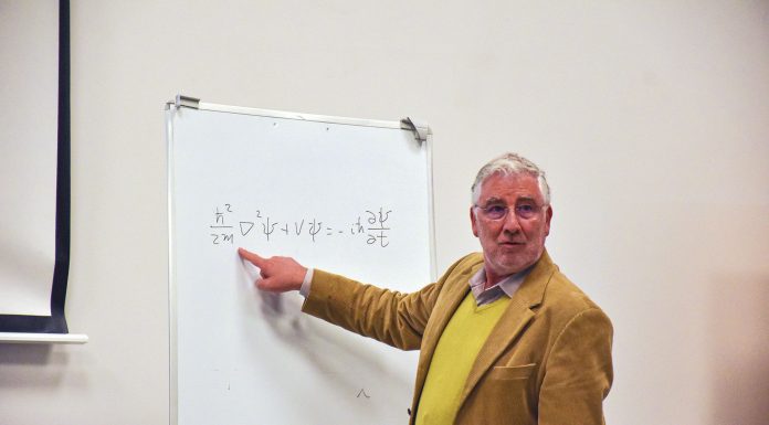 Sobre ondas que são partículas e o “jogo” de Deus com dados viciados