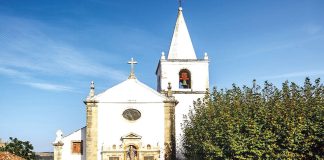 Iluminação de Natal na Igreja de Santa Maria gera polémica
