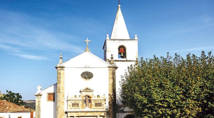 Iluminação de Natal na Igreja de Santa Maria gera polémica