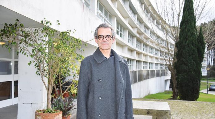 “Uma escola de artes nunca é estável”, diz João Santos