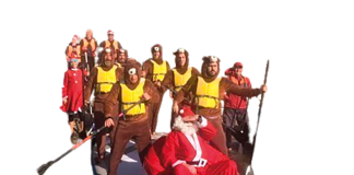 Pai Natal anda de bicicleta e SUP