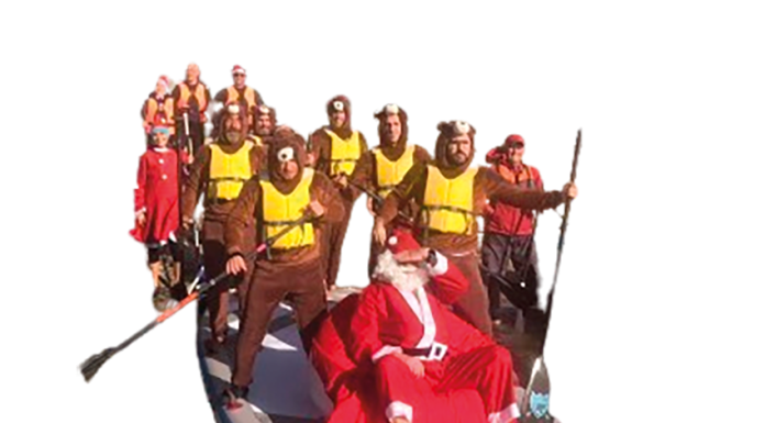 Pai Natal anda de bicicleta e SUP