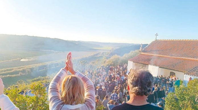 Em Óbidos o bom tempo levou uma multidão aos festejos Este ano a celebração juntou centenas de pessoas
