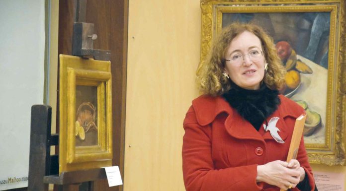 Visita ao museu em busca pelas obras das autoras