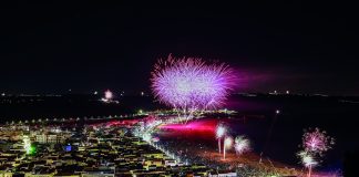 Milhares de pessoas deram as boas-vindas a 2025 no Oeste