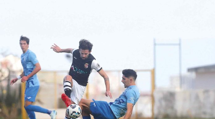 Futebol: Kevin salva um ponto para a segunda fase no último lance