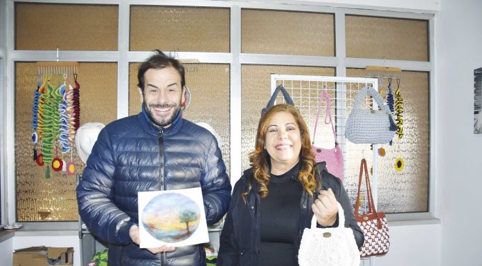 Artesãos ensinam várias técnicas em atelier na Columbófila