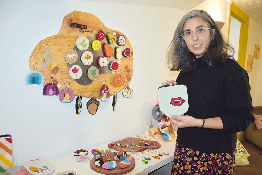 Joana Carolina tem atelier de artesanato  na Columbófila