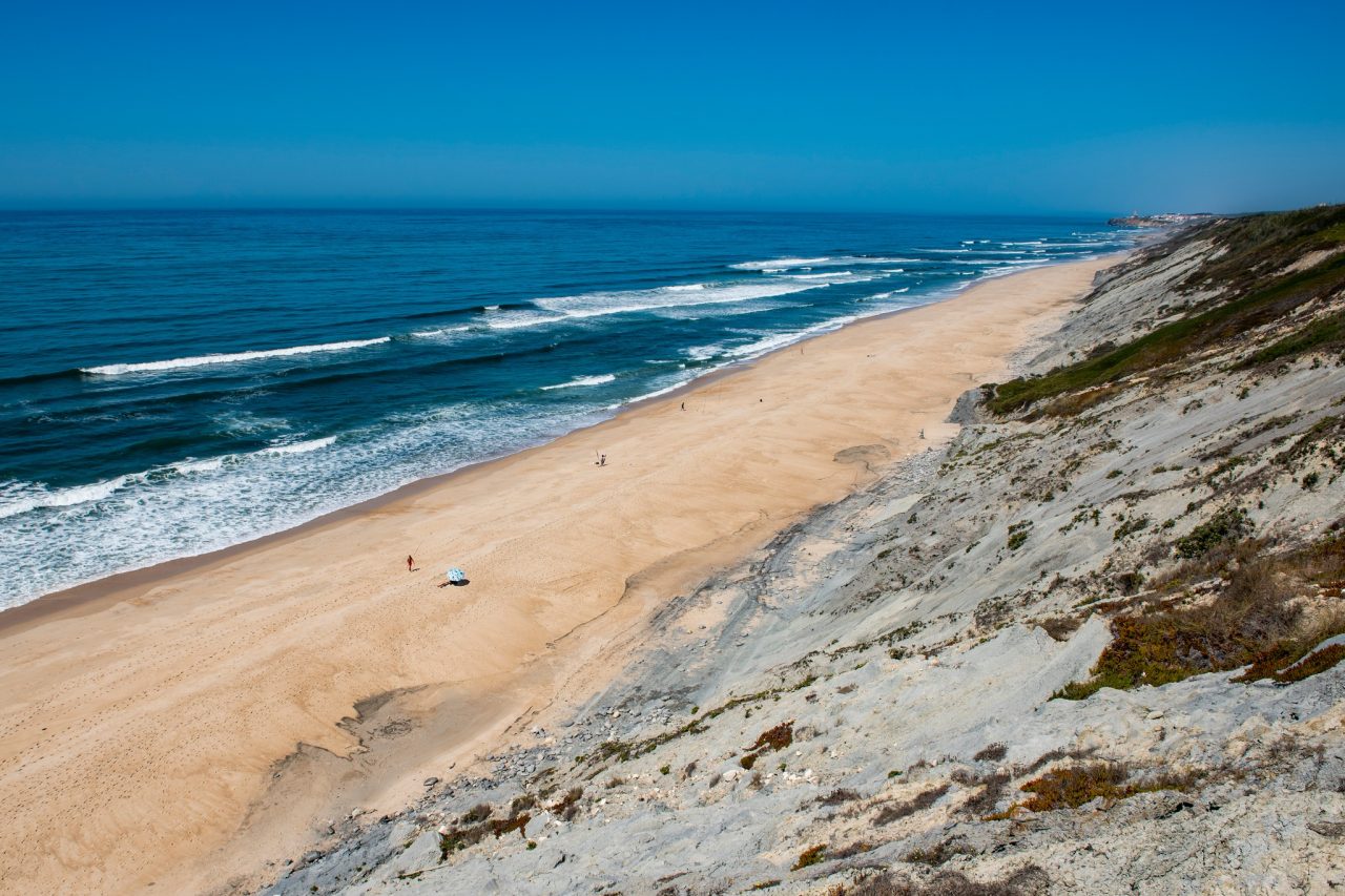 Governo investe na estabilização de taludes nas praias da Légua e Pedra do Ouro, em Alcobaça