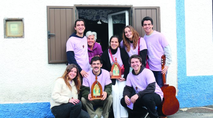 Jovens da Missão País na Foz do Arelho